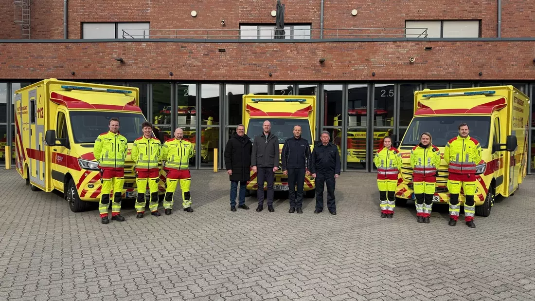 FW Ratingen: Feuerwehr Ratingen - Neue Rettungswagen für den Rettungsdienst der Städte Ratingen und Heiligenhaus - Bild: presseportal.de