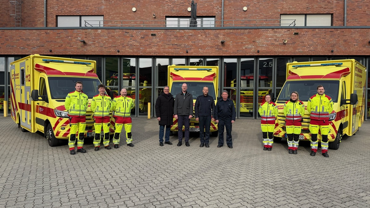 FW Ratingen: Feuerwehr Ratingen - Neue Rettungswagen für den Rettungsdienst der Städte Ratingen und Heiligenhaus - Foto: presseportal.de