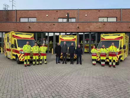 FW Ratingen: Feuerwehr Ratingen - Neue Rettungswagen fĂŒr den Rettungsdienst der StĂ€dte Ratingen und Heiligenhaus - Foto: presseportal.de