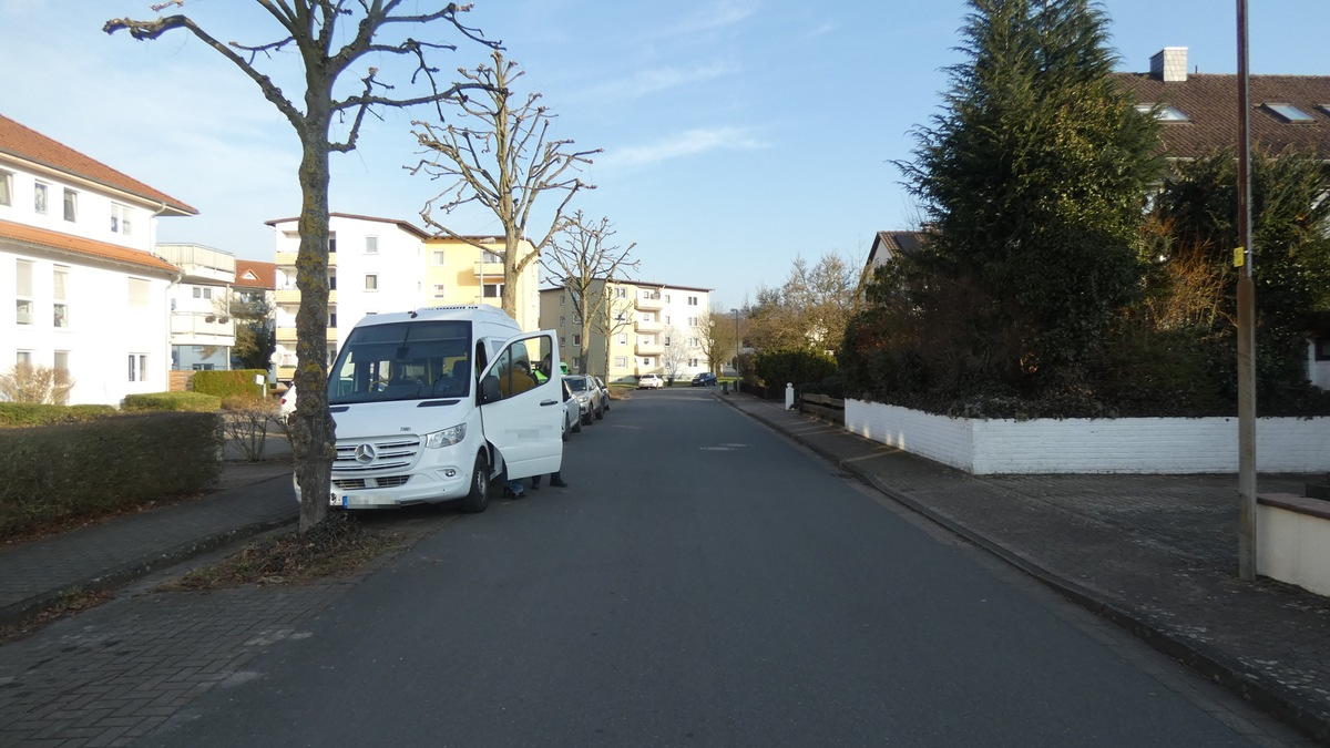 POL-HM: Erneute Verkehrsunfallflucht in der Albert-Schweitzer-Straße - Zeugenaufruf! - Foto: presseportal.de