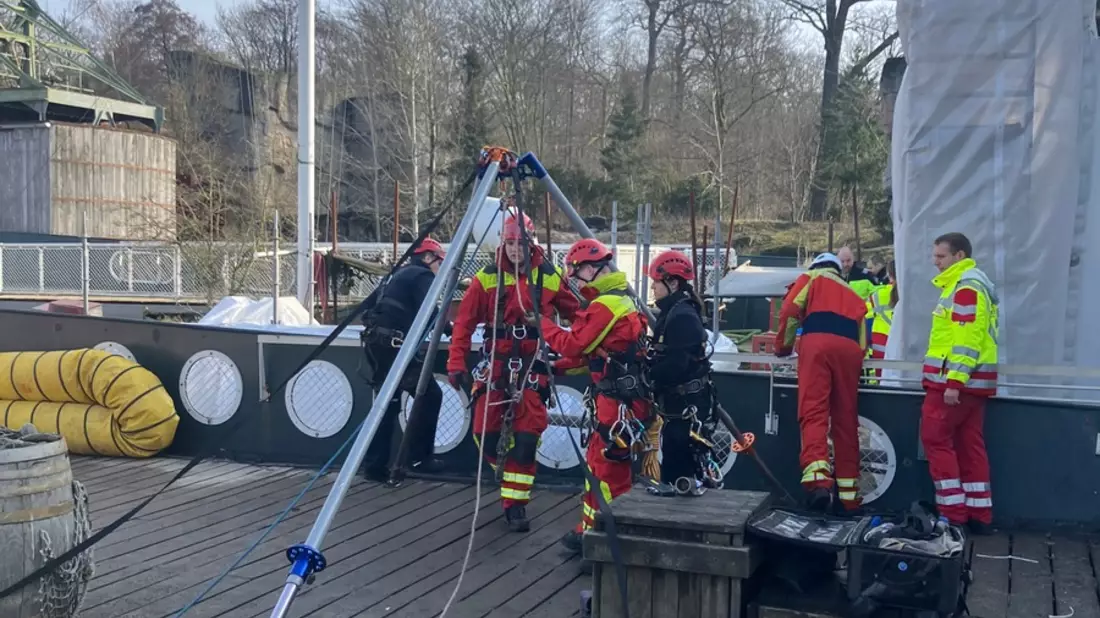 FW Hannover: Arbeiter bei Arbeitsunfall im Zoo verletzt - Bild: presseportal.de