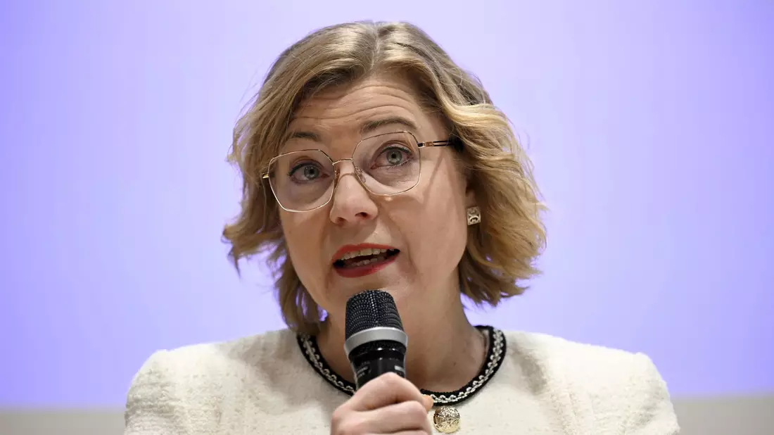 Die zuständige EU-Kommissarin Henna Virkkunen spricht von «Anlass zu großer Sorge». - Bild: Emmi Korhonen/Lehtikuva/AP/dpa