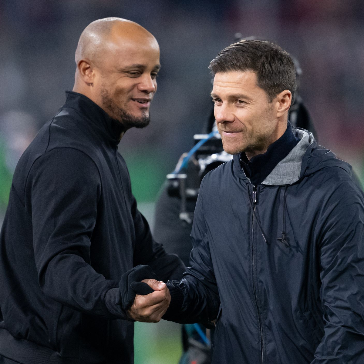 Die nächsten Duelle zwischen Vincent Kompany (l) und Xabi Alonso stehen an. - Foto: Sven Hoppe/dpa