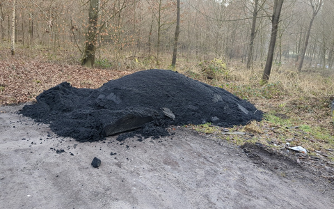 POL-LB: Renningen: Asphalt unerlaubt auf Waldparkplatz entsorgt - Foto: presseportal.de