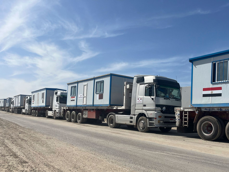 Über den israelischen Grenzübergang Kerem Schalom gelangten einige Behelfshäuser in den stark zerstörten Gazastreifen. Dann schloss Israel den Kontrollpunkt ohne Nennung von Grünen. (Foto-Archiv) - Foto: Mayar Mokhtar/AP/dpa
