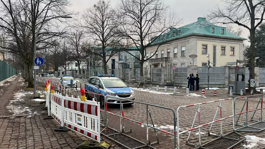 Ein 18-Jähriger soll einen Anschlag auf die israelische Botschaft geplant haben. - Bild: Julius-Christian Schreiner/-/dpa