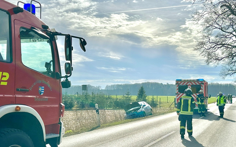 FFW Schwalmtal: Verkehrsunfall auf der L3 - Eine verletzte Person - Foto: presseportal.de