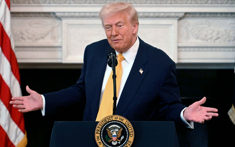 US-Präsident Donald Trump macht dem ukrainischen Präsidenten Wolodymyr Selenskyj Vorwürfe, er habe zu wenig getan, um den Angriff Russlands zu verhindern.  - Foto: Uncredited/POOL via AP/dpa