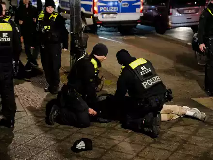 Die Staatswanwaltschaft geht von einer religiösen Motivation des mutmaßlichen Täters aus und spricht von einem Zusammenhang mit dem Nahost-Konflikt. - Foto: Ebrahim Noroozi/AP/dpa
