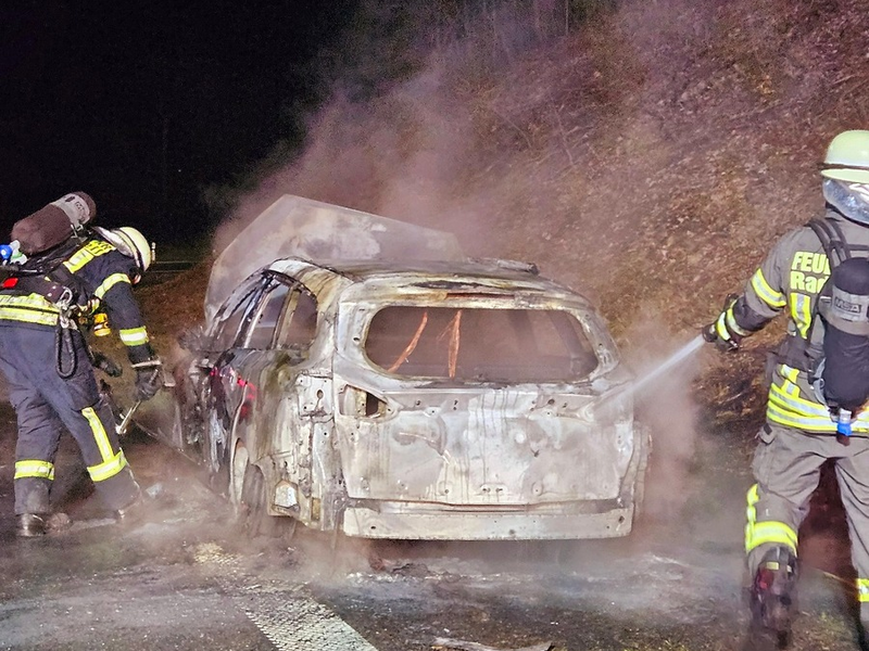 FW-Radolfzell: Fahrzeugbrand auf der B 33 - Foto: presseportal.de