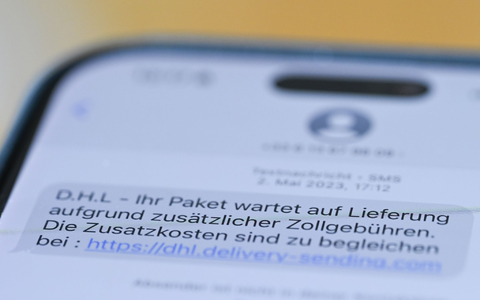 Die Deutsche Telekom will vom 1. April an betrĂŒgerischen SMS blockieren. - Foto: Wolf von Dewitz/dpa-Zentralbild/dpa Die Deutsche Telekom will vom 1. April an betrĂŒgerischen SMS blockieren. - Foto: Wolf von Dewitz/dpa-Zentralbild/dpa