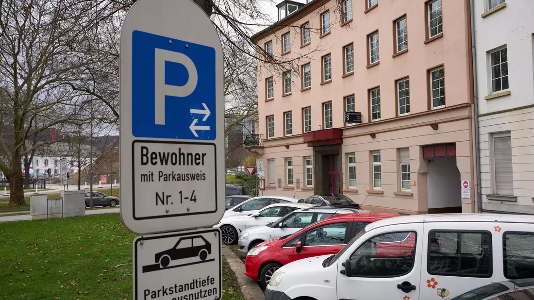 In Koblenz ist die Parkgebühr abhängig von der Grundfläche des Fahrzeugs. (Archivbild) - Bild: Thomas Frey/dpa