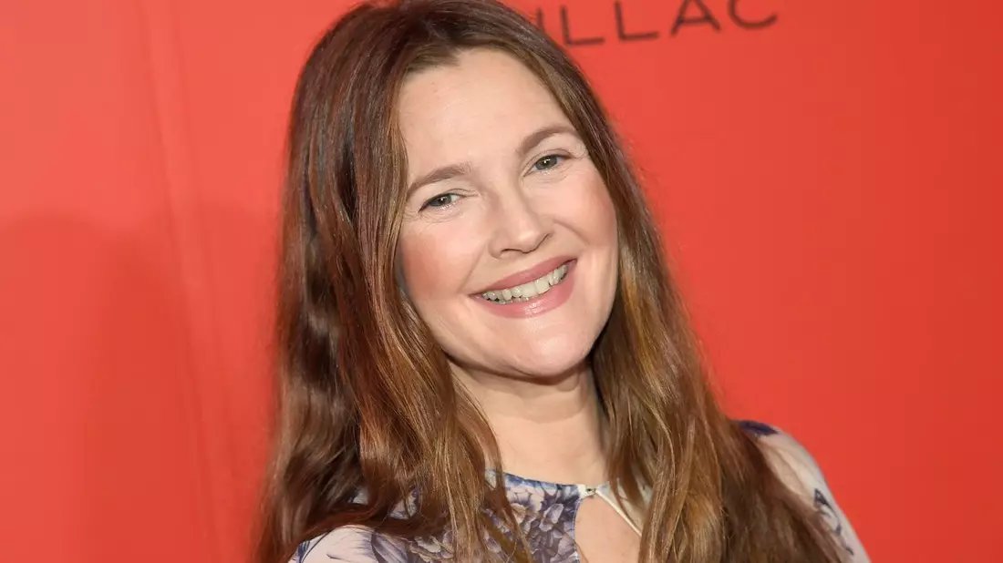 Drew Barrymore wird 50 - hier ist sie im Jahr 2023 in New York zu sehen. - Bild: Evan Agostini/Invision via AP/dpa
