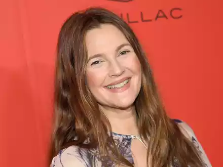 Drew Barrymore erzählt, dass ein Ex-Freund mal mit ihr und seiner Mutter zusammenwohnen wollte. (Archivbild) - Foto: Evan Agostini/Invision via AP/dpa