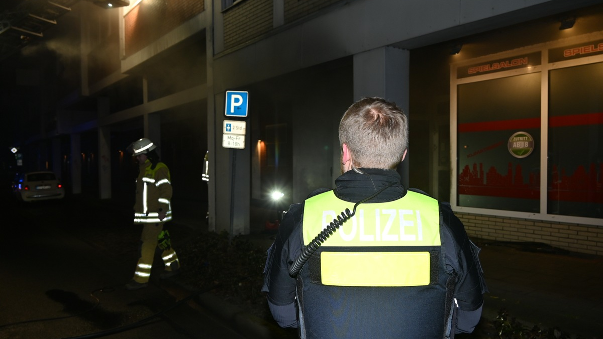 POL-STD: Feuer im Eingangsbereich eines Wohn- und Geschäftshauses in Stade schnell gelöscht - Foto: presseportal.de