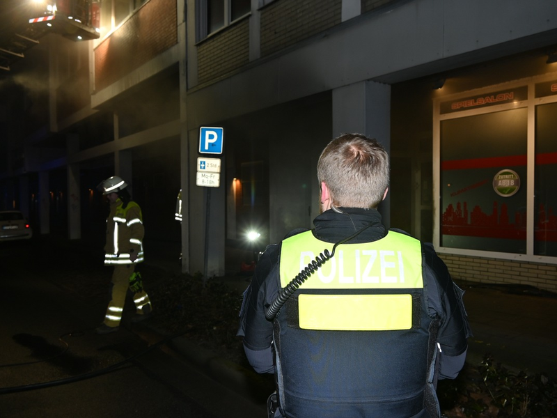 POL-STD: Feuer im Eingangsbereich eines Wohn- und Geschäftshauses in Stade schnell gelöscht - Foto: presseportal.de
