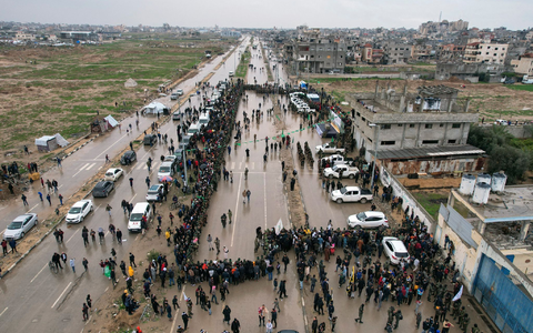 Vor der Geisel-Übergabe in Nuseirat - Foto: Mohammad Abu Samra/AP/dpa