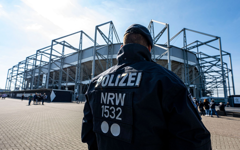 Stau auf der Anfahrt zum Borussia-Park - Foto: David Inderlied/dpa
