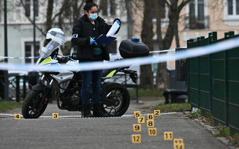 Frankreichs Innenminister will künftig härtere Saiten aufziehen und unbefristete Abschiebehaft zulassen. - Foto: Sebastien Bozon/AFP/dpa Frankreichs Innenminister will künftig härtere Saiten aufziehen und unbefristete Abschiebehaft zulassen. - Foto: Sebastien Bozon/AFP/dpa