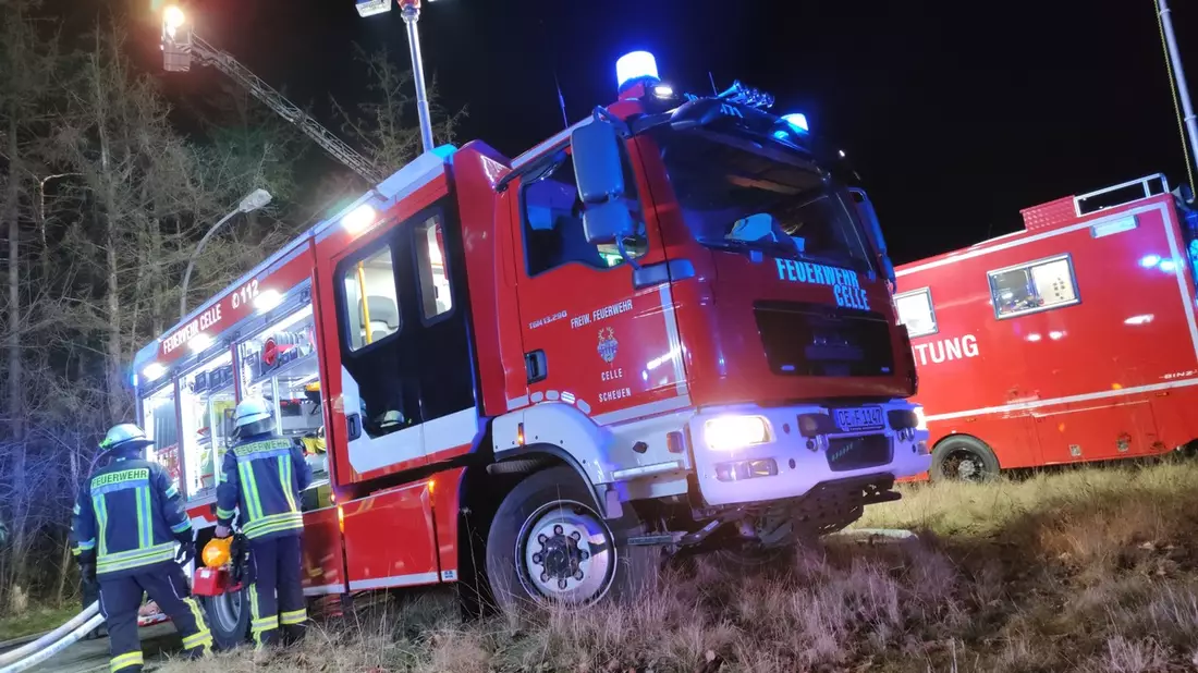 FW Celle: Aktuelle Einsatzinfo - Scheunenbrand in Salinenmoor! - Bild: presseportal.de