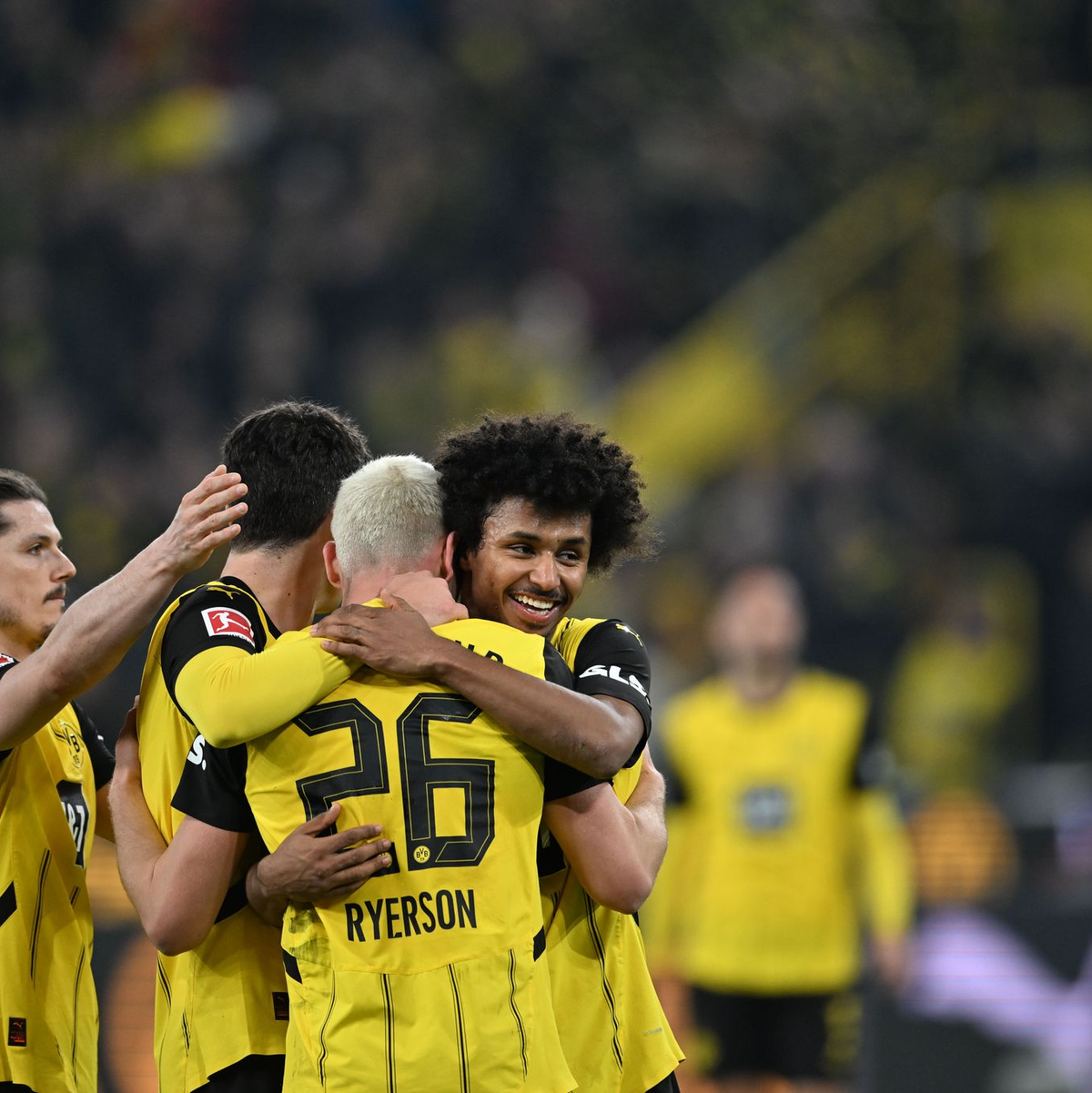 Dortmund jubelt über vier Guirassy-Tore. - Foto: Fabian Strauch/dpa