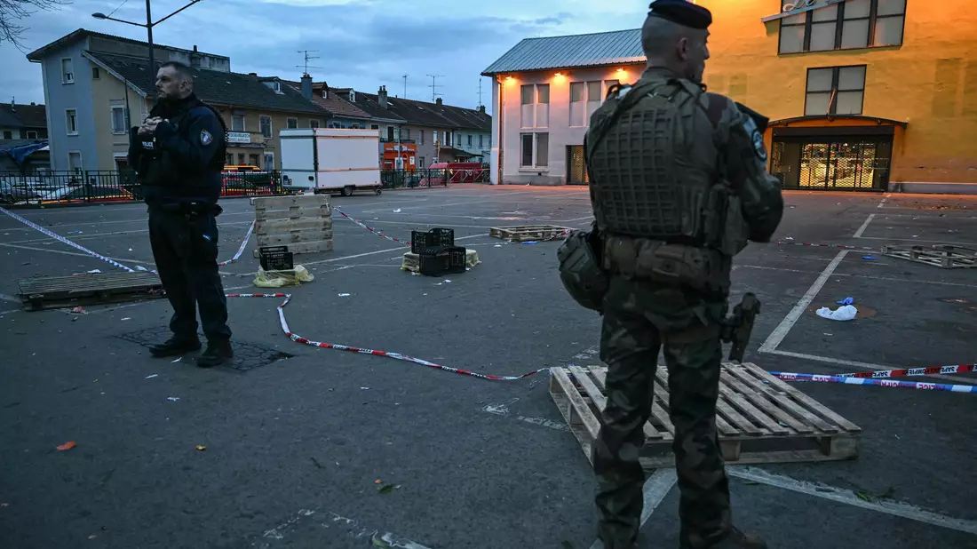 Ob der getötete Mann sich dem Angreifer entgegenstellte oder zufällig zum Opfer wurde, ist noch unklar. - Bild: Sebastien Bozon/AFP/dpa