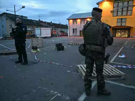 Ob der getötete Mann sich dem Angreifer entgegenstellte oder zufällig zum Opfer wurde, ist noch unklar. - Foto: Sebastien Bozon/AFP/dpa