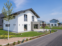 Fertighäuser im Schwarzwald. - Foto: Benedikt Spether/dpa