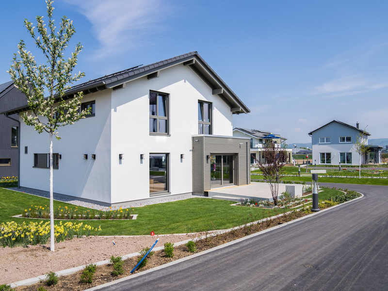 Fertighäuser im Schwarzwald. - Foto: Benedikt Spether/dpa