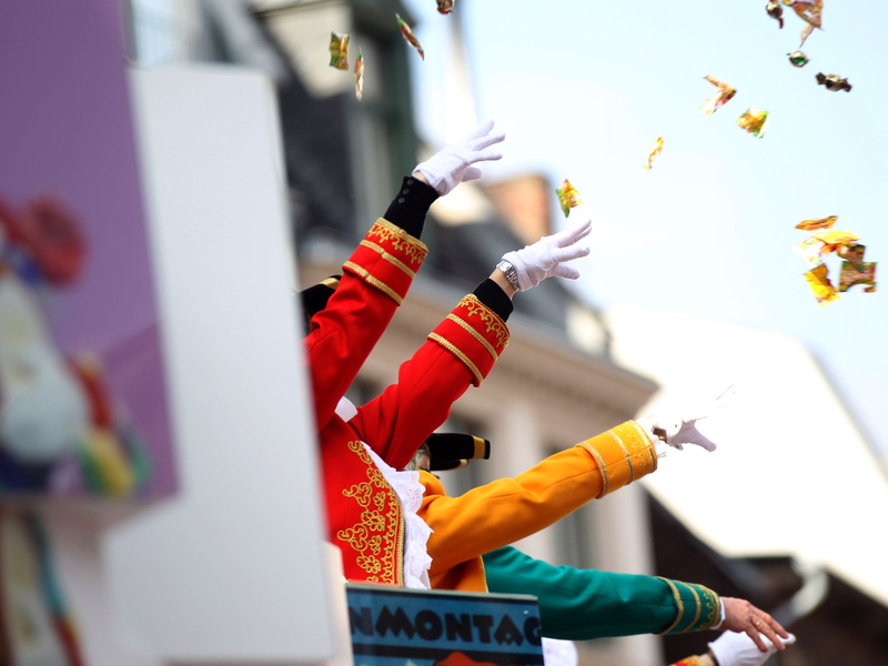 In einigen Regionen in Deutschland - wie zum Beispiel im Rheinland - ist Karneval ein echter Wirtschaftsfaktor. - Foto: Oliver Berg/dpa/dpa-tmn