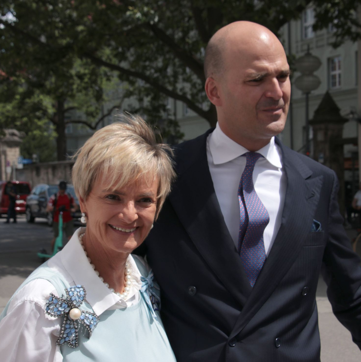 Gloria von Thurn und Taxis mit ihrem Sohn Albert. (Archivbild)  - Foto: Michael Faulhaber/dpa