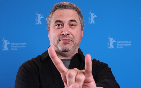 Radu Jude wurde mit einem Silbernen Bären ausgezeichnet. - Foto: Ronny Hartmann/AFP Pool/dpa