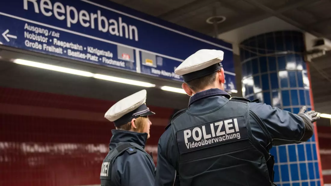 BPOL-HH: S-Bahnstation Reeperbahn: Gesuchter am 21. August zur Festnahme ausgeschrieben und einen Tag später von der Bundespolizei festgenommen- - Bild: presseportal.de