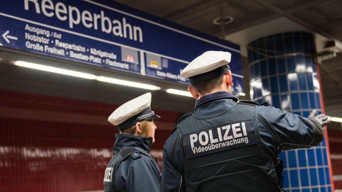 BPOL-HH: S-Bahnhof Reeperbahn: Verdacht auf sexuelle Belästigung - Foto: presseportal.de