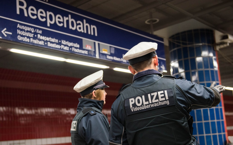 BPOL-HH: S-Bahnhof Reeperbahn: Verdacht auf sexuelle Belästigung - Foto: presseportal.de