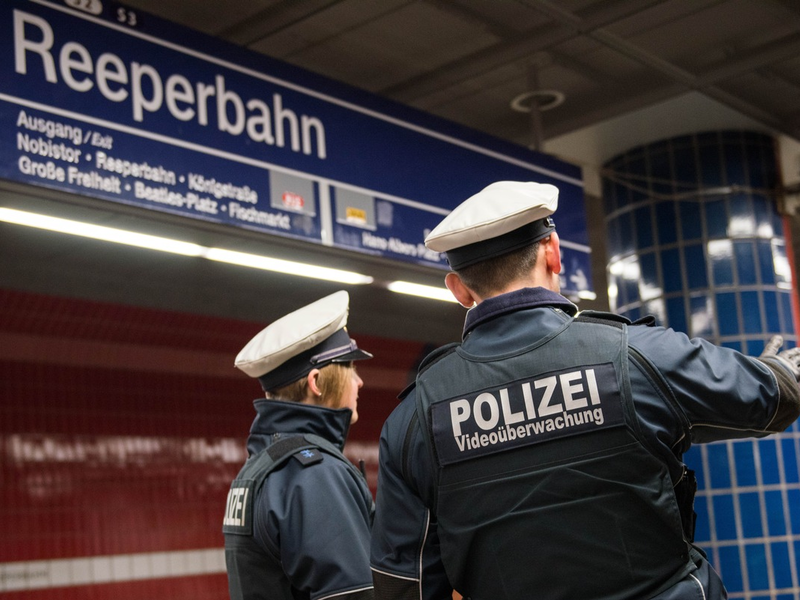 BPOL-HH: S-Bahnstation Reeperbahn: Gesuchter am 21. August zur Festnahme ausgeschrieben und einen Tag später von der Bundespolizei festgenommen- - Foto: presseportal.de