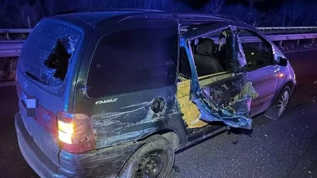 POL-STD: Unfall auf der Autobahn 26 mit drei Fahrzeugen - eine Person leicht verletzt - Bild: presseportal.de