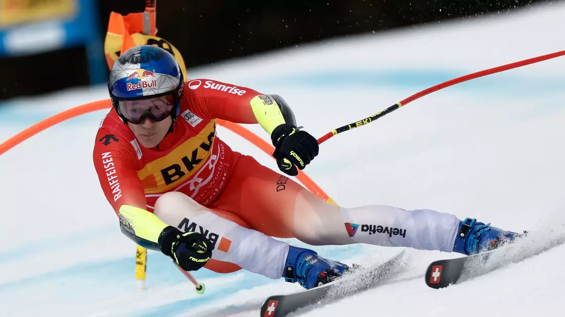 Der Schweizer Marco Odermatt feiert seinen achten Weltcup-Sieg in dieser Saison. - Bild: Gabriele Facciotti/AP/dpa