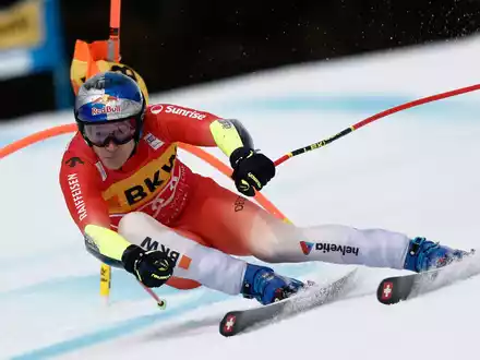 Der Schweizer Marco Odermatt feiert seinen achten Weltcup-Sieg in dieser Saison. - Foto: Gabriele Facciotti/AP/dpa