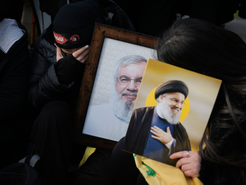 Die Zeremonie für den getöteten Hisbollah-Chef Nasrallah ist auch eine Machtdemonstration. - Foto: Bilal Hussein/AP/dpa