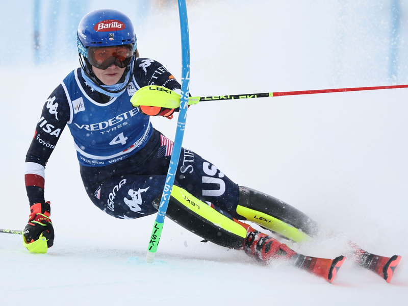 Ausnahmeathletin Mikaela Shiffrin feiert im Slalom von Sestriere ihren 100. Weltcup-Sieg. - Foto: Marco Trovati/AP/dpa