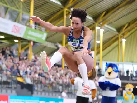 Malaika Mihambo holte in Dortmund ihren achten nationalen Hallentitel in Folge. - Foto: Bernd Thissen/dpa