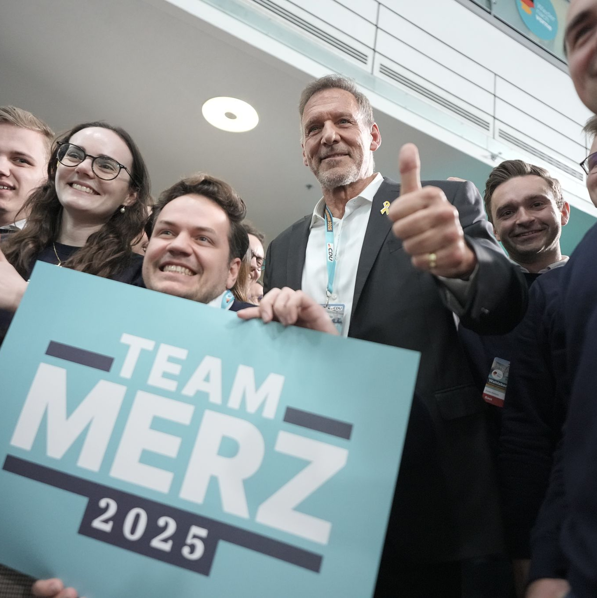 Jubel bei der Union nach der Prognose - Foto: Michael Kappeler/dpa