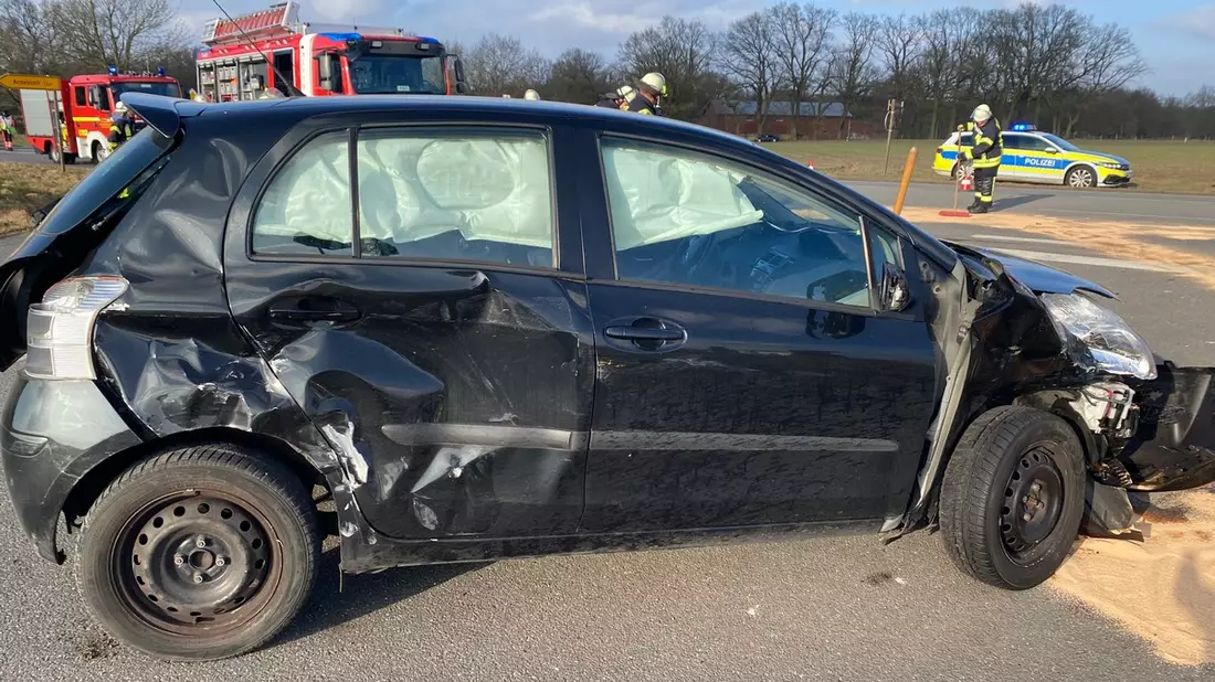 POL-STD: Sieben Verletzte bei Vorfahrtsunfall in Buxtehude-Ovelgönne - Bild: presseportal.de