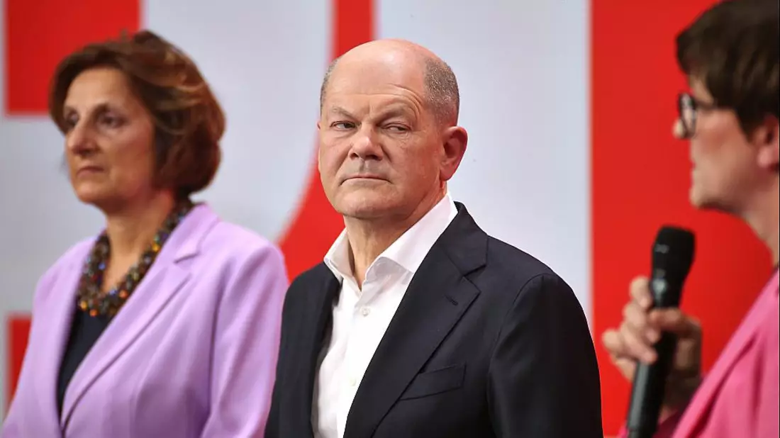 Britta Ernst, Olaf Scholz und Saskia Esken am 23.02.2025 - Bild: über dts Nachrichtenagentur