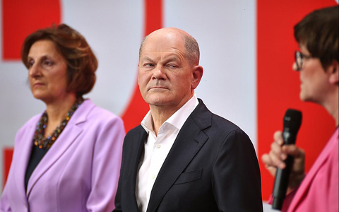 Britta Ernst, Olaf Scholz und Saskia Esken am 23.02.2025 - Foto: über dts Nachrichtenagentur