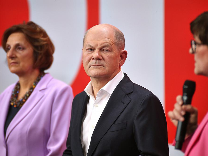 Britta Ernst, Olaf Scholz und Saskia Esken am 23.02.2025 - Foto: über dts Nachrichtenagentur
