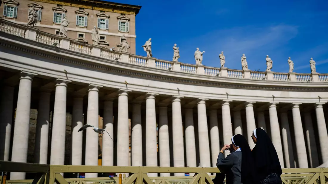 Zum zweiten Mal in Folge muss Franziskus auf das Sonntagsgebet verzichten. - Bild: Alessandra Tarantino/AP/dpa