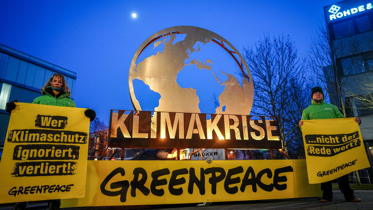 Greenpeace fordert von Merz, an Heizungsgesetz und Verbrenner-Aus festzuhalten.  - Foto: Kay Nietfeld/dpa