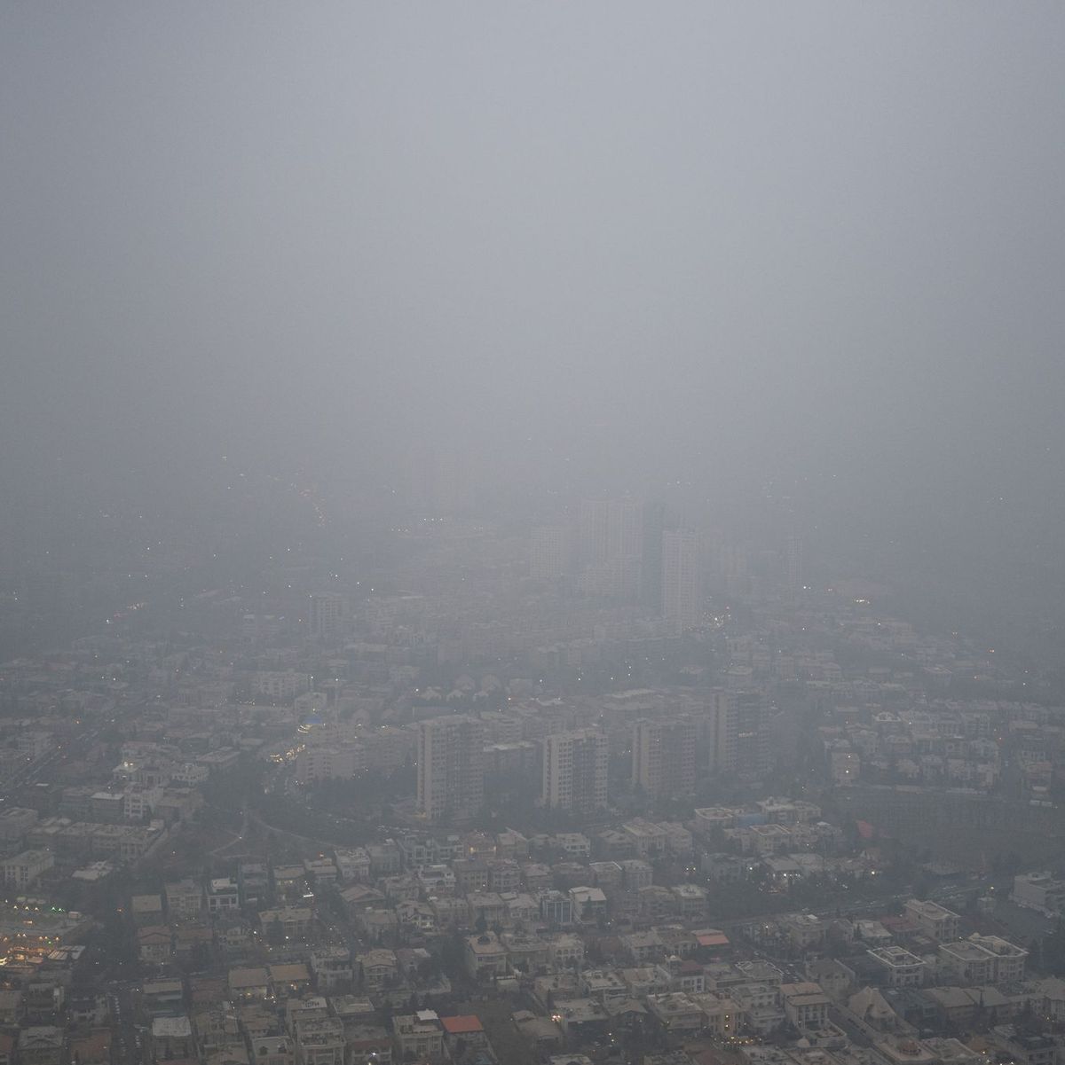 Smog in Teheran: Einen blauen Himmel sehen die Bewohner der Millionenmetropole selten. (Archivbild) - Foto: Arne Bänsch/dpa